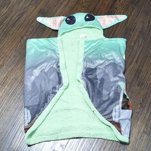STAR WARS MANDALORIAN CHILD BABY YODA HOODED SNUGGLE WRAP BLANKET HOODIE - Picture 2 of 6